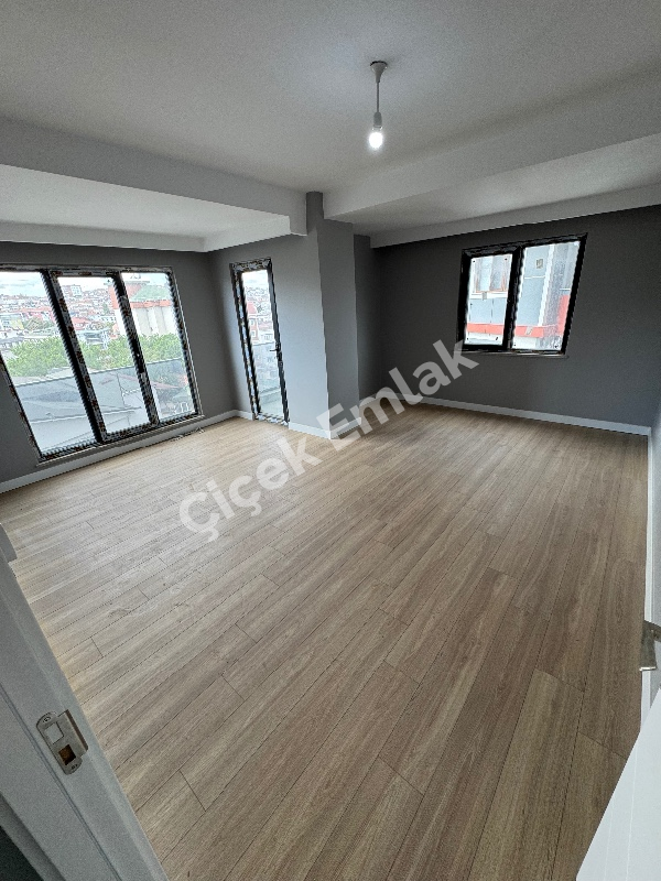 Çırçır Metro'ya 5 Dk Otoparklı Bina'da 3.Kat Balkonlu Sıfır Satılık Daire