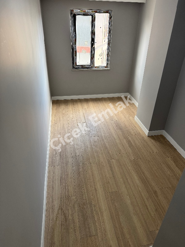 Çırçır Metro'ya 5 Dk Otoparklı Bina'da 3.Kat Balkonlu Sıfır Satılık Daire