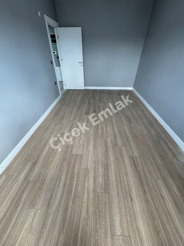 Çırçır Metro'ya 5 Dk Otoparklı Bina'da 3.Kat Balkonlu Sıfır Satılık Daire