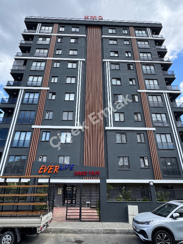 Çırçır Metro'ya 5 Dk Otoparklı Bina'da 3.Kat Balkonlu Sıfır Satılık Daire