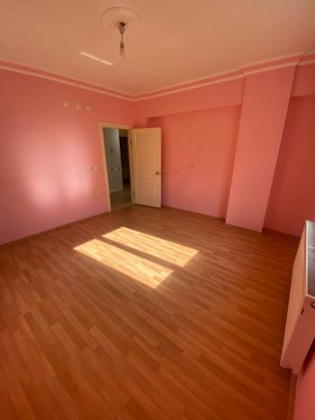 GÜVENAY - ÇORUM BAHÇELİEVLER MAH. YEŞİL FIRIN YAKINI SATILIK DAİRE