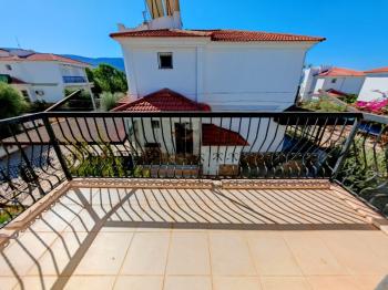 Akbük Bankacılar Sitesinde Satılık Müstakil Villa