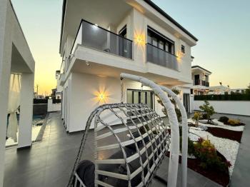 Didim'de Köşe Parselde Satılık Villa