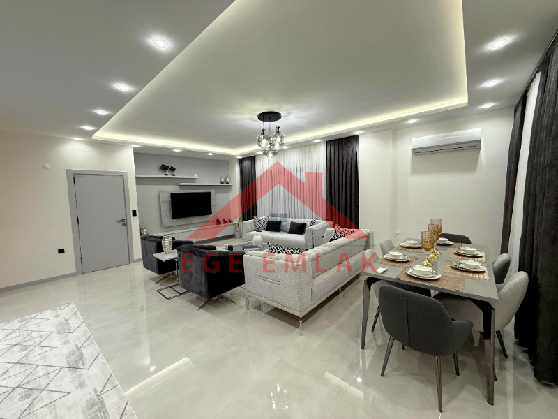 Didim'de Köşe Parselde Satılık Villa