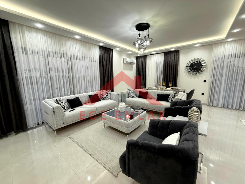 Didim'de Köşe Parselde Satılık Villa