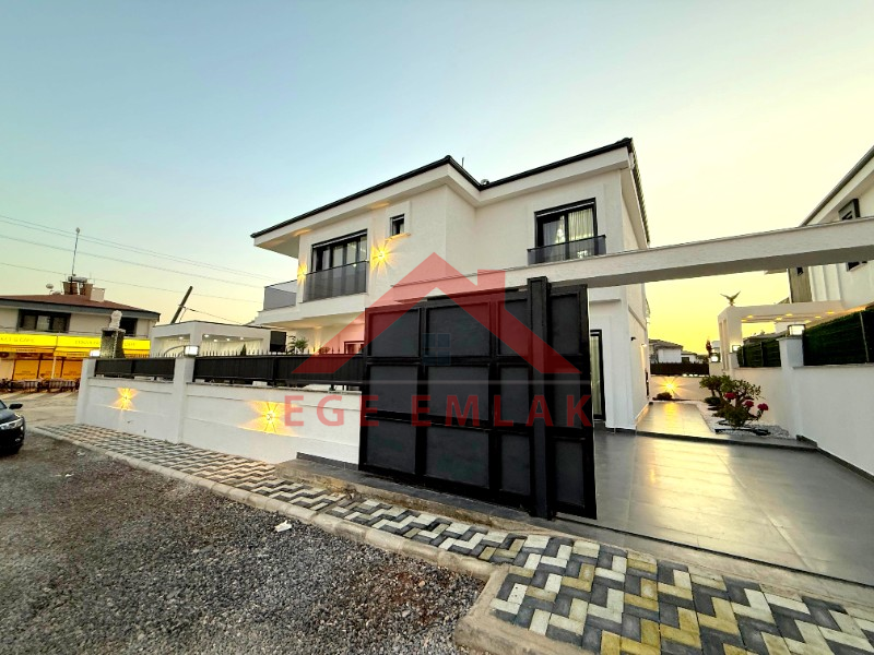 Didim'de Köşe Parselde Satılık Villa