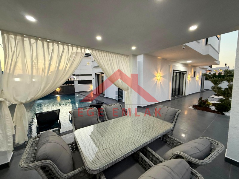 Didim'de Köşe Parselde Satılık Villa