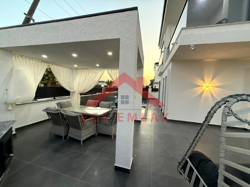 Didim'de Köşe Parselde Satılık Villa