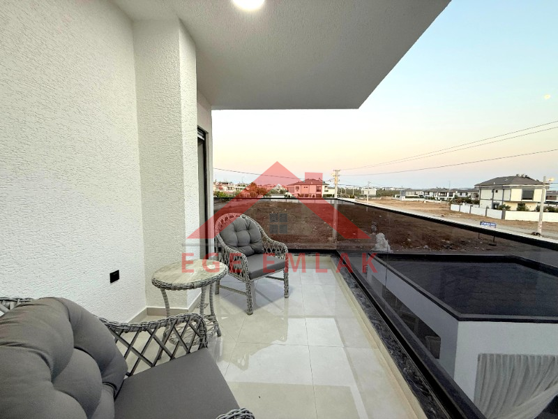 Didim'de Köşe Parselde Satılık Villa