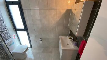 Kıbrıs Girne Lapta Bölgesinde Havuzlu Site İçinde Satılık 1+1 Zemin Kat Daire