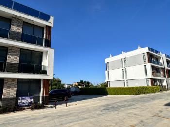Kıbrıs Girne Lapta Bölgesinde Havuzlu Site İçinde Satılık 1+1 Zemin Kat Daire