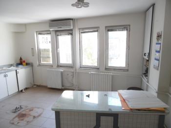 ÇORLUDA BELEDİYE BİNASINA CEPHELİ YATIRIMCIYA SATILIK BÜRO 