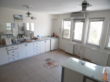 ÇORLUDA BELEDİYE BİNASINA CEPHELİ YATIRIMCIYA SATILIK BÜRO 