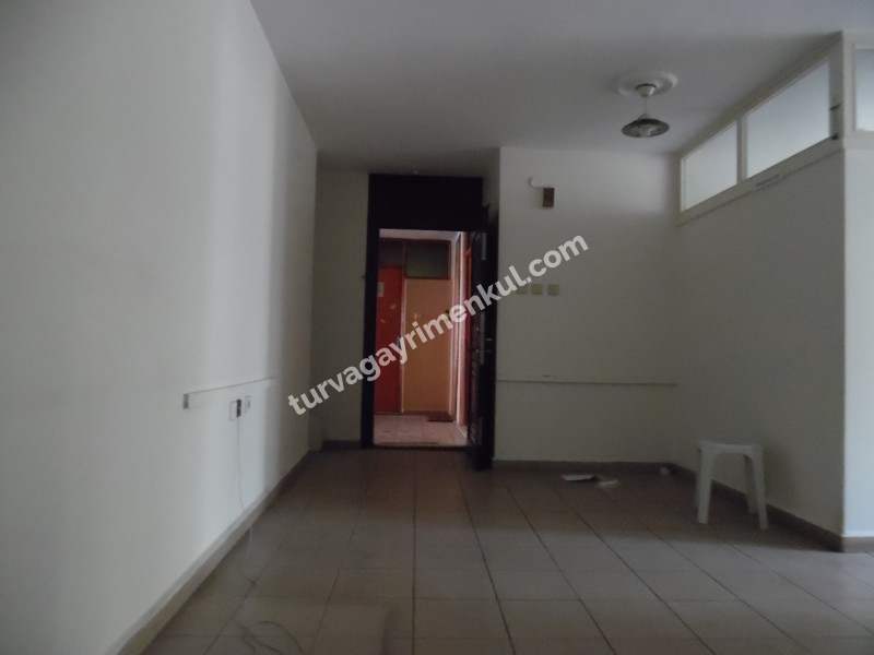 ÇORLUDA BELEDİYE BİNASINA CEPHELİ YATIRIMCIYA SATILIK BÜRO 