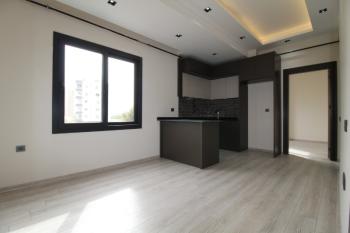 ASLAN'DAN MEZİTLİ'DE SİTE İÇİ EBEVEYN BANYOLU SIFIR 2+1