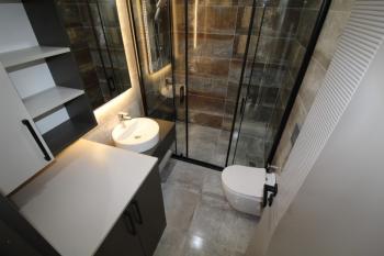 ASLAN'DAN MEZİTLİ'DE SİTE İÇİ EBEVEYN BANYOLU SIFIR 2+1