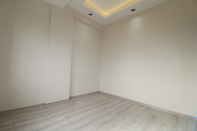 ASLAN'DAN MEZİTLİ'DE SİTE İÇİ EBEVEYN BANYOLU SIFIR 2+1