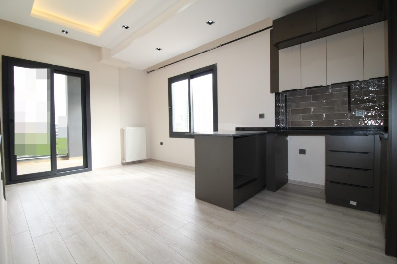 ASLAN'DAN MEZİTLİ'DE SİTE İÇİ EBEVEYN BANYOLU SIFIR 2+1