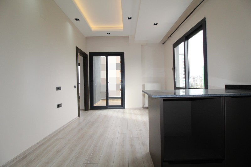 ASLAN'DAN MEZİTLİ'DE SİTE İÇİ EBEVEYN BANYOLU SIFIR 2+1