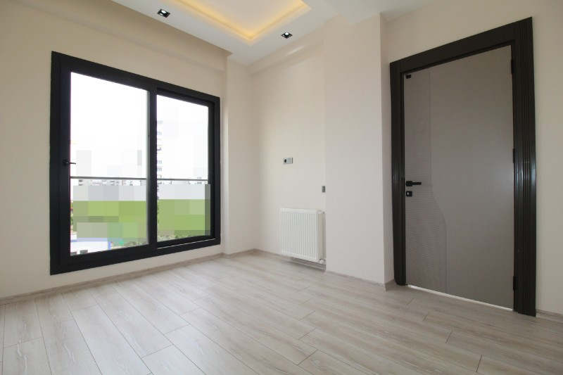 ASLAN'DAN MEZİTLİ'DE SİTE İÇİ EBEVEYN BANYOLU SIFIR 2+1