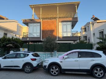 Didim'de Liman Yoluna 200 Metre Mesafede Satılık Villa