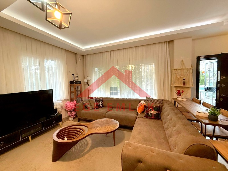 Didim'de Liman Yoluna 200 Metre Mesafede Satılık Villa