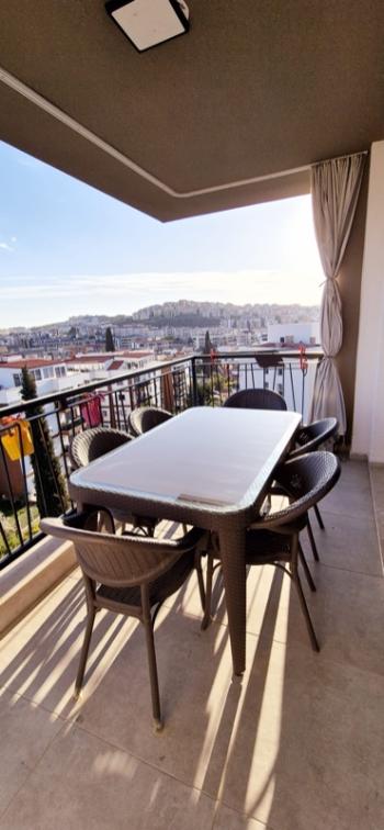 KUŞADASI Full Eşyalı ve Deniz, Şehir Manzaralı Satılık 2+1 Daire.....