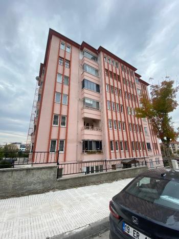 GÜVENAY - ÇORUM BUHARAEVLER MAH. PERŞEMBE PAZARI YAKINI KİRALIK EŞYALI DAİRE