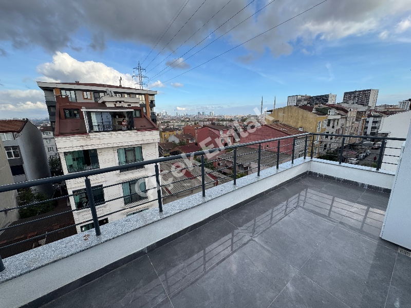 Akşemsettin'de Metro'ya 5 Dk 5+2 Sıfır Satılık Dubleks