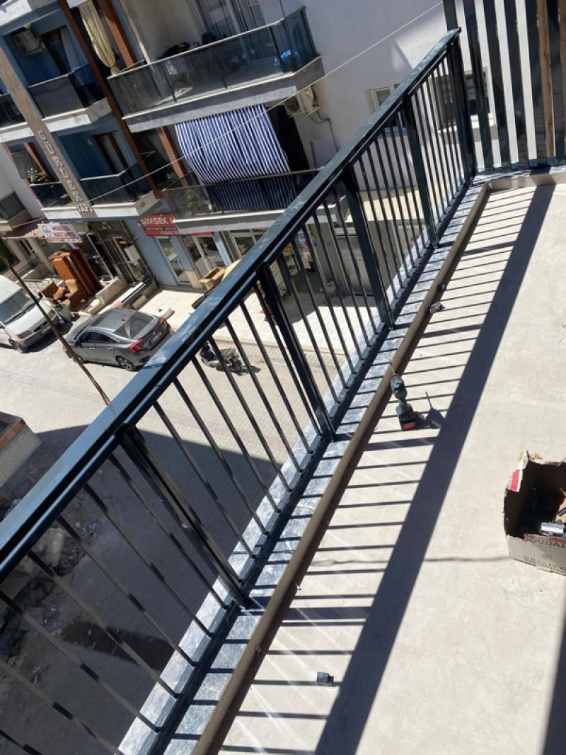 KUŞADASI Çarşı Merkezde 1+1 Sıfır Satılık Daire