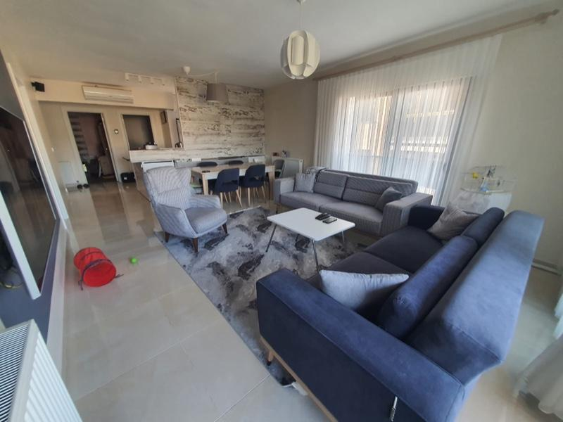 Kuşadası Kirazlı yolu üzeri geniş m2 3+1 Satılık Daire......