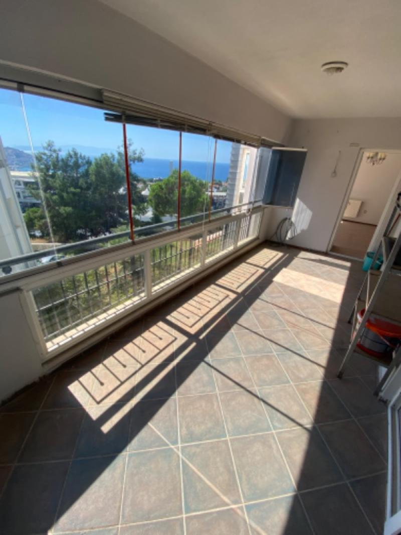 KUŞADASI nda Kapanmaz Deniz Manzaralı 4+1 Satılık Daire !