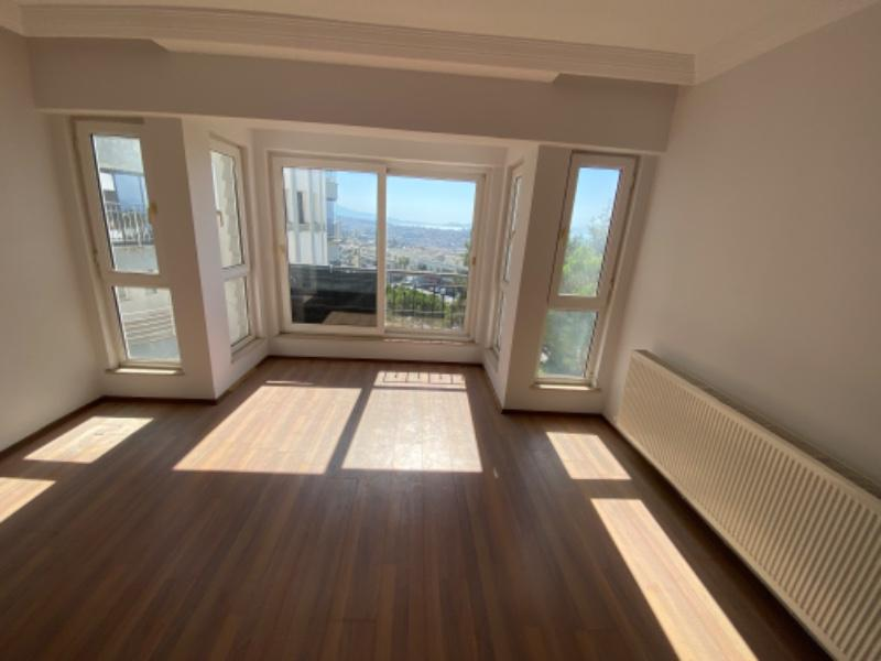 KUŞADASI nda Kapanmaz Deniz Manzaralı 4+1 Satılık Daire !