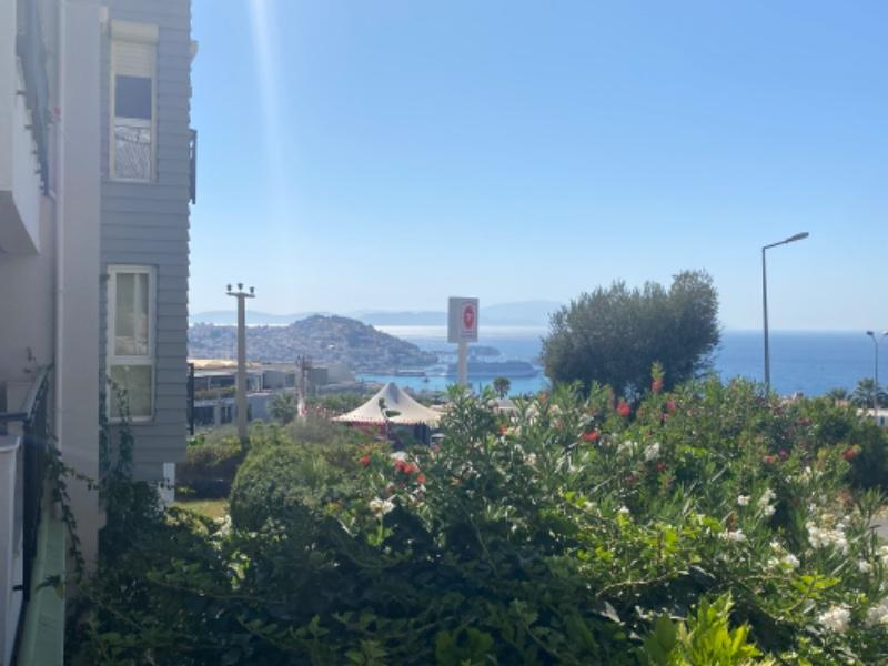 KUŞADASI nda Kapanmaz Deniz Manzaralı 4+1 Satılık Daire !