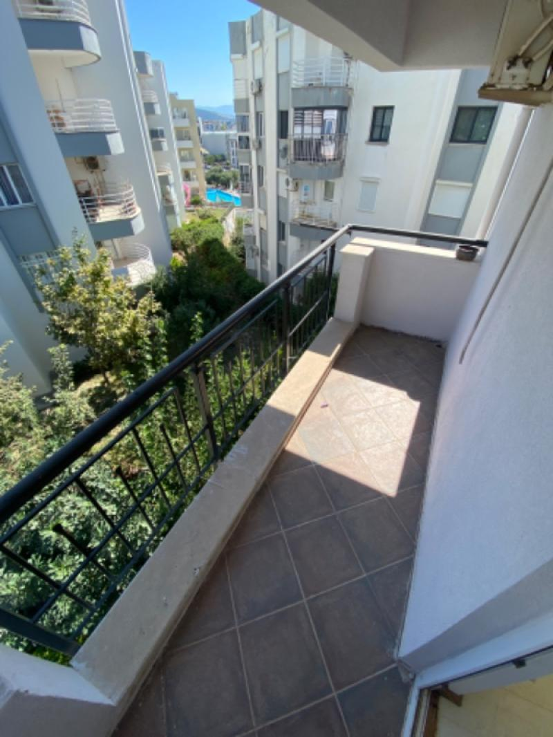 KUŞADASI nda Kapanmaz Deniz Manzaralı 4+1 Satılık Daire !