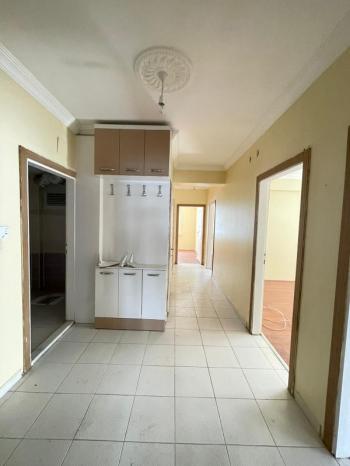 AFYON ÜÇOK EMLAKTAN ERKMENDE KİRALIK TEMİZ BAKIMLI 3+1 GENİŞ FERAH DAİRE