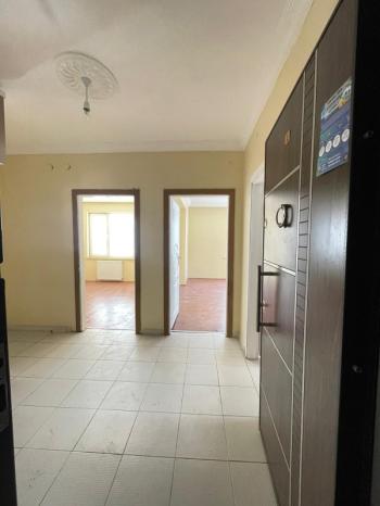 AFYON ÜÇOK EMLAKTAN ERKMENDE KİRALIK TEMİZ BAKIMLI 3+1 GENİŞ FERAH DAİRE