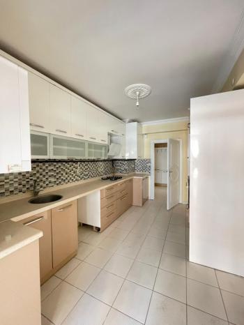 AFYON ÜÇOK EMLAKTAN ERKMENDE KİRALIK TEMİZ BAKIMLI 3+1 GENİŞ FERAH DAİRE