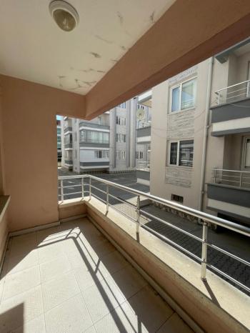 AFYON ÜÇOK EMLAKTAN ERKMENDE KİRALIK TEMİZ BAKIMLI 3+1 GENİŞ FERAH DAİRE