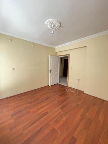 AFYON ÜÇOK EMLAKTAN ERKMENDE KİRALIK TEMİZ BAKIMLI 3+1 GENİŞ FERAH DAİRE