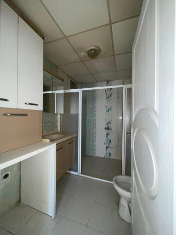 AFYON ÜÇOK EMLAKTAN ERKMENDE KİRALIK TEMİZ BAKIMLI 3+1 GENİŞ FERAH DAİRE