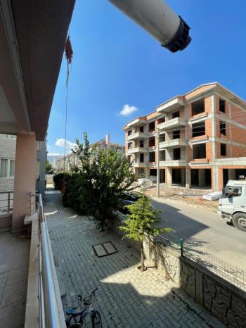 AFYON ÜÇOK EMLAKTAN ERKMENDE KİRALIK TEMİZ BAKIMLI 3+1 GENİŞ FERAH DAİRE