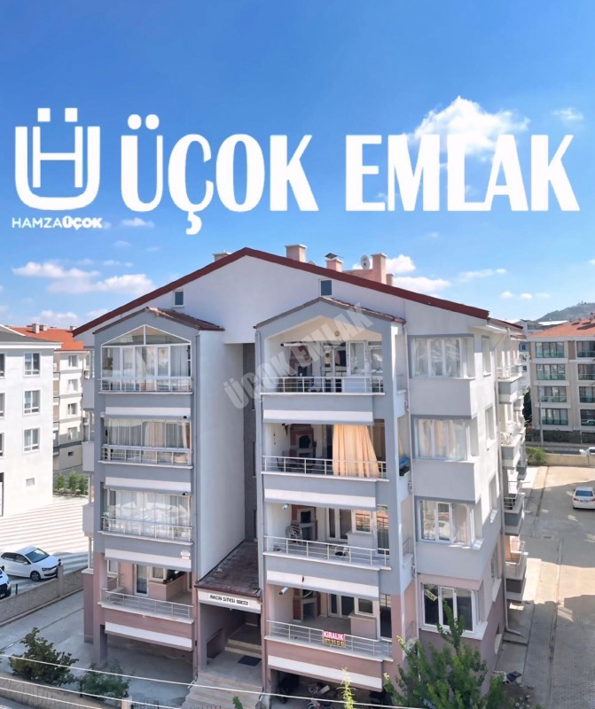 AFYON ÜÇOK EMLAKTAN ERKMENDE KİRALIK TEMİZ BAKIMLI 3+1 GENİŞ FERAH DAİRE