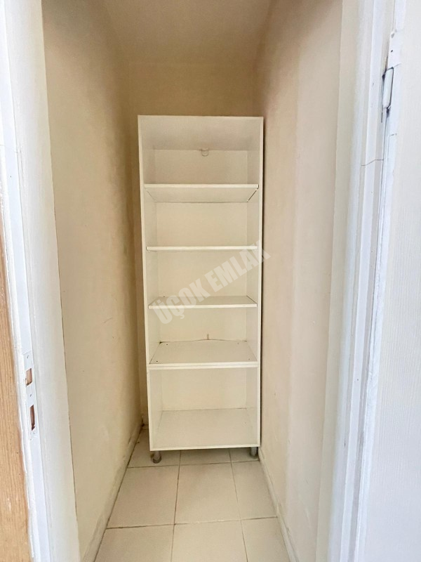 AFYON ÜÇOK EMLAKTAN ERKMENDE KİRALIK TEMİZ BAKIMLI 3+1 GENİŞ FERAH DAİRE