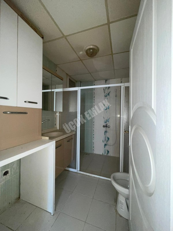 AFYON ÜÇOK EMLAKTAN ERKMENDE KİRALIK TEMİZ BAKIMLI 3+1 GENİŞ FERAH DAİRE