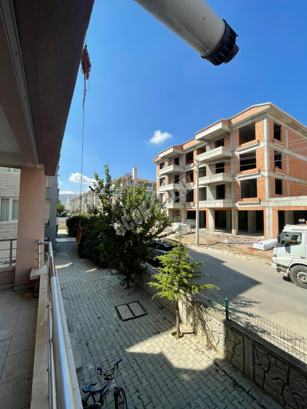 AFYON ÜÇOK EMLAKTAN ERKMENDE KİRALIK TEMİZ BAKIMLI 3+1 GENİŞ FERAH DAİRE