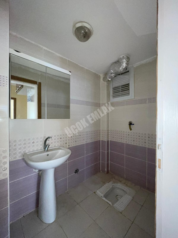 AFYON ÜÇOK EMLAKTAN ERKMENDE KİRALIK TEMİZ BAKIMLI 3+1 GENİŞ FERAH DAİRE