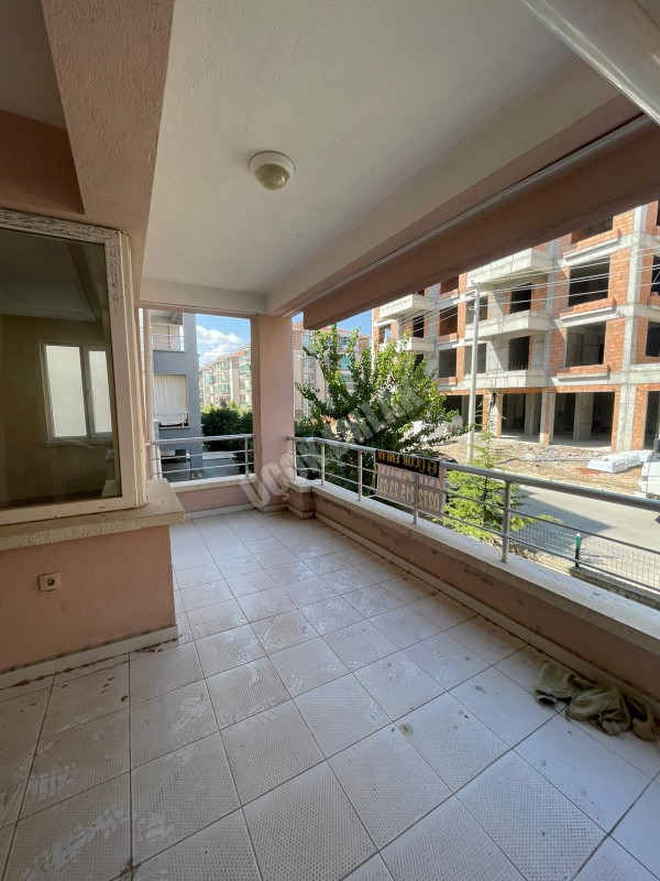 AFYON ÜÇOK EMLAKTAN ERKMENDE KİRALIK TEMİZ BAKIMLI 3+1 GENİŞ FERAH DAİRE