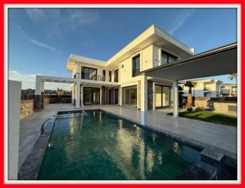 Didim'de 500 M2 Arsa Üzerinde Satılık 4+1 Villa