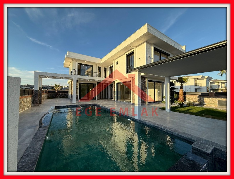 Didim'de 500 M2 Arsa Üzerinde Satılık 4+1 Villa